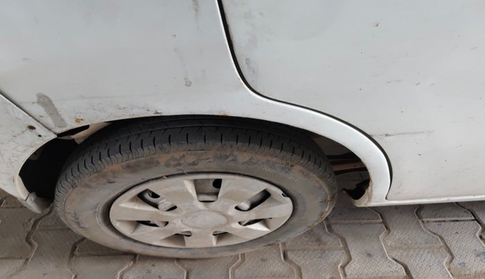 2011 Maruti Wagon R 1.0 LXI CNG, Petrol, Manual, 2,10,514 km, tyre