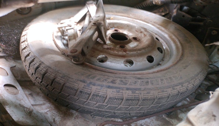 2012 Maruti Wagon R 1.0 LXI, Petrol, Manual, 1,33,644 km, tyre