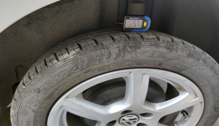 2013 Volkswagen Vento HIGHLINE 1.6 MPI, Petrol, Manual, 61,012 km, tyre