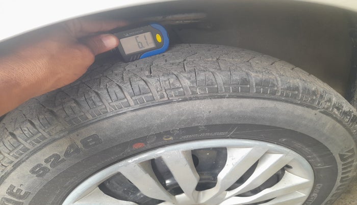 2010 Maruti Swift Dzire VXI, Petrol, Manual, 1,62,820 km, tyre