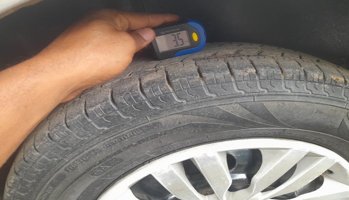 2010 Maruti Swift Dzire VXI, Petrol, Manual, 1,62,820 km, tyre