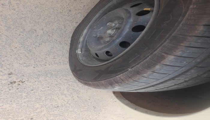 2021 Maruti Dzire VXI, Petrol, Manual, 39,084 km, tyre