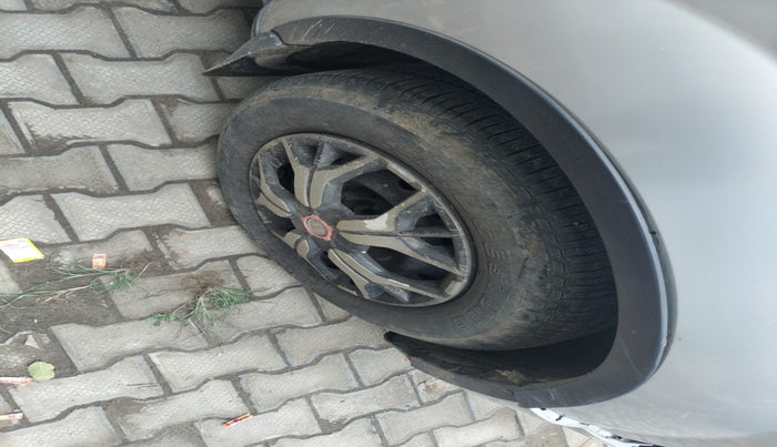 2014 Mahindra XUV500 W6, Diesel, Manual, 1,09,045 km, tyre