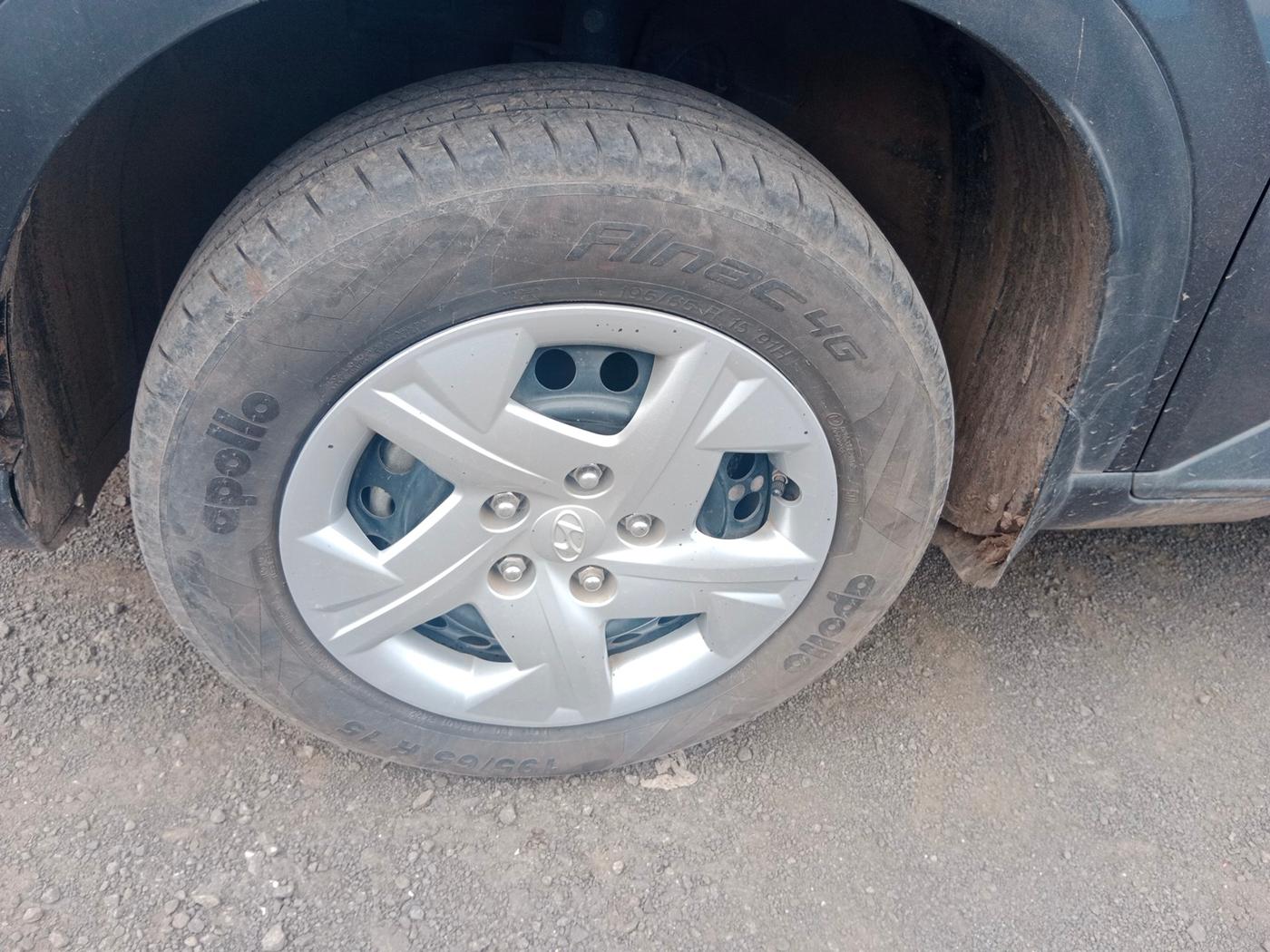 2022 Hyundai VENUE S(O) 1.2, Petrol, Manual, 40,112 km, tyre