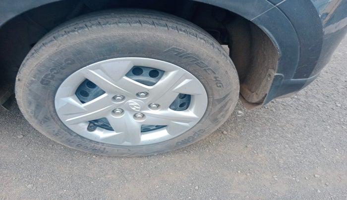 2022 Hyundai VENUE S(O) 1.2, Petrol, Manual, 39,948 km, tyre