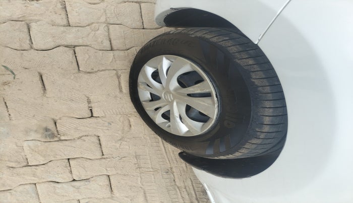 2020 Maruti Swift VXI, Petrol, Manual, 1,03,624 km, tyre