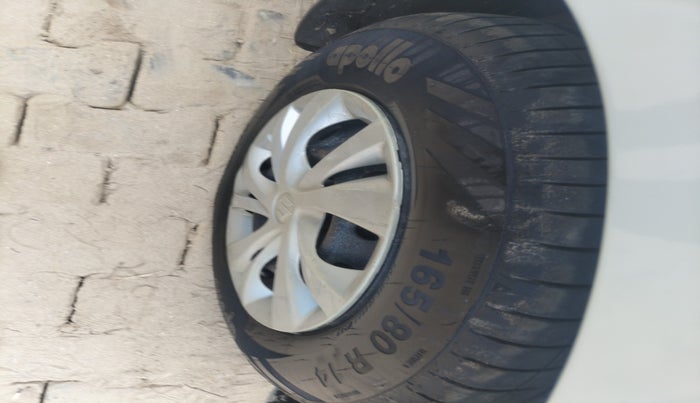 2020 Maruti Swift VXI, Petrol, Manual, 1,03,624 km, tyre