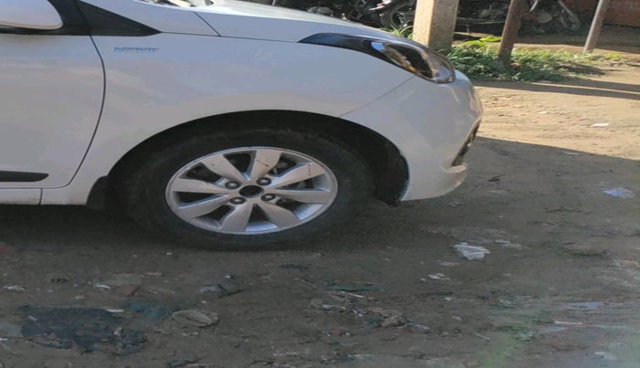 2015 Hyundai Xcent S (O) 1.2, Petrol, Manual, 1,61,647 km, tyre