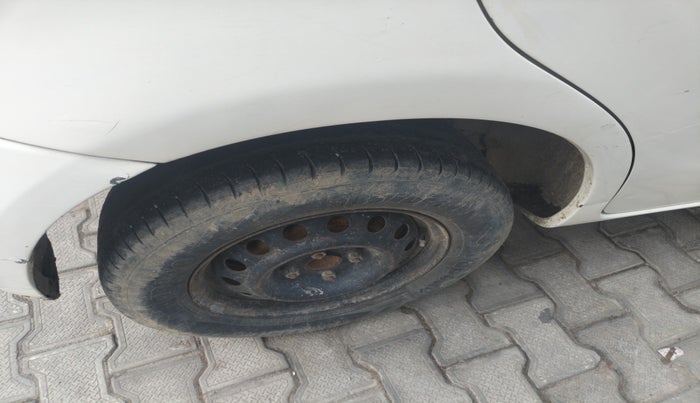 2015 Toyota Etios Liva GD, Diesel, Manual, 1,06,211 km, tyre