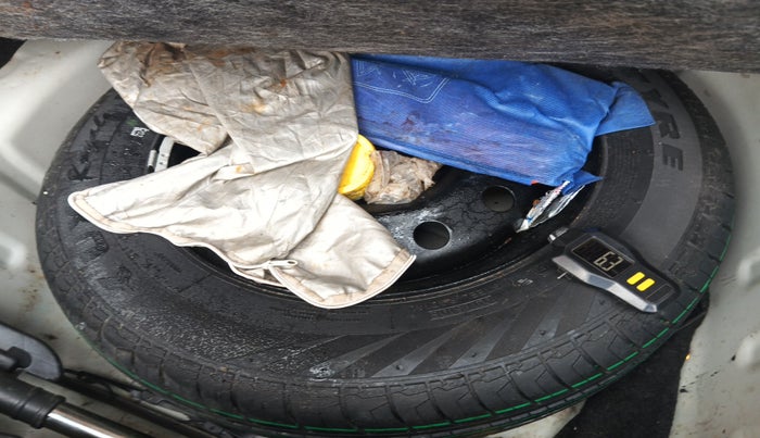 2023 Maruti Dzire VXI, Petrol, Manual, 10,421 km, tyre
