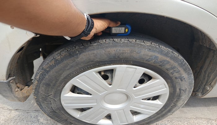2013 Maruti Swift Dzire VDI, Diesel, Manual, 2,42,469 km, tyre