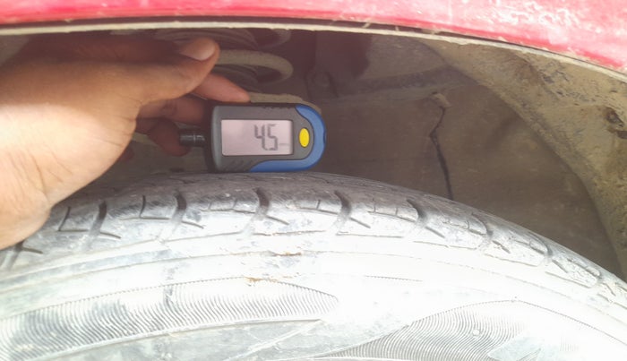 2013 Honda Brio S MT, Petrol, Manual, 1,04,401 km, tyre