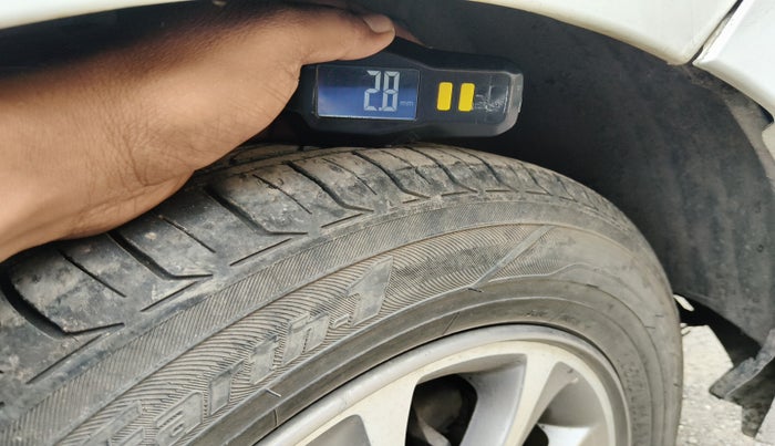 2016 Hyundai Grand i10 ASTA (O) AT 1.2 KAPPA VTVT, Petrol, Automatic, 51,304 km, tyre