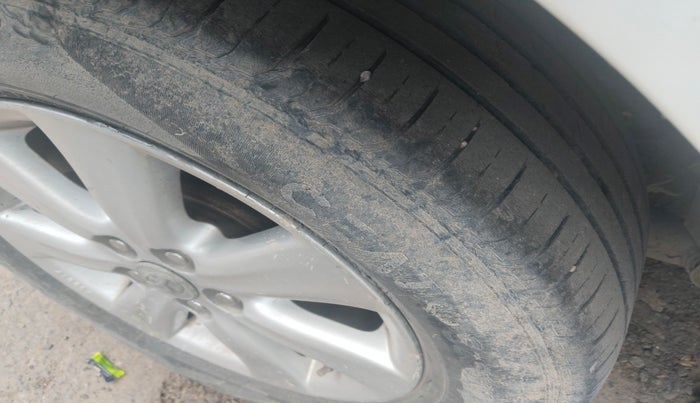 2011 Toyota Corolla Altis G PETROL, Petrol, Manual, 1,23,721 km, tyre