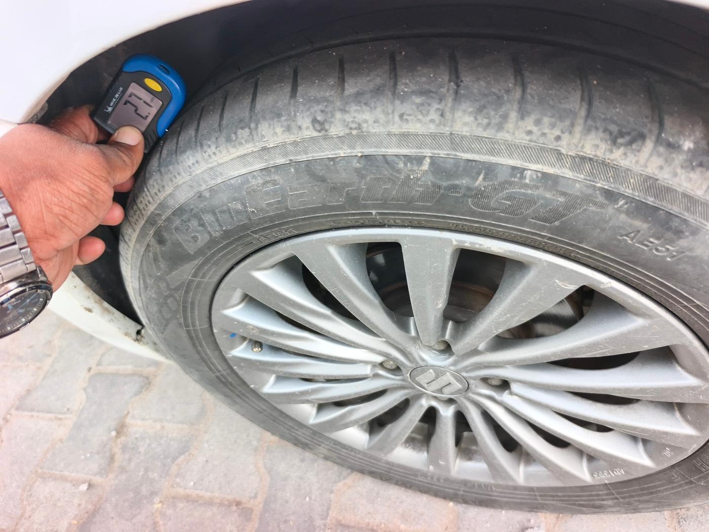 2015 Maruti Ciaz ZXI, Petrol, Manual, 98,000 km, tyre
