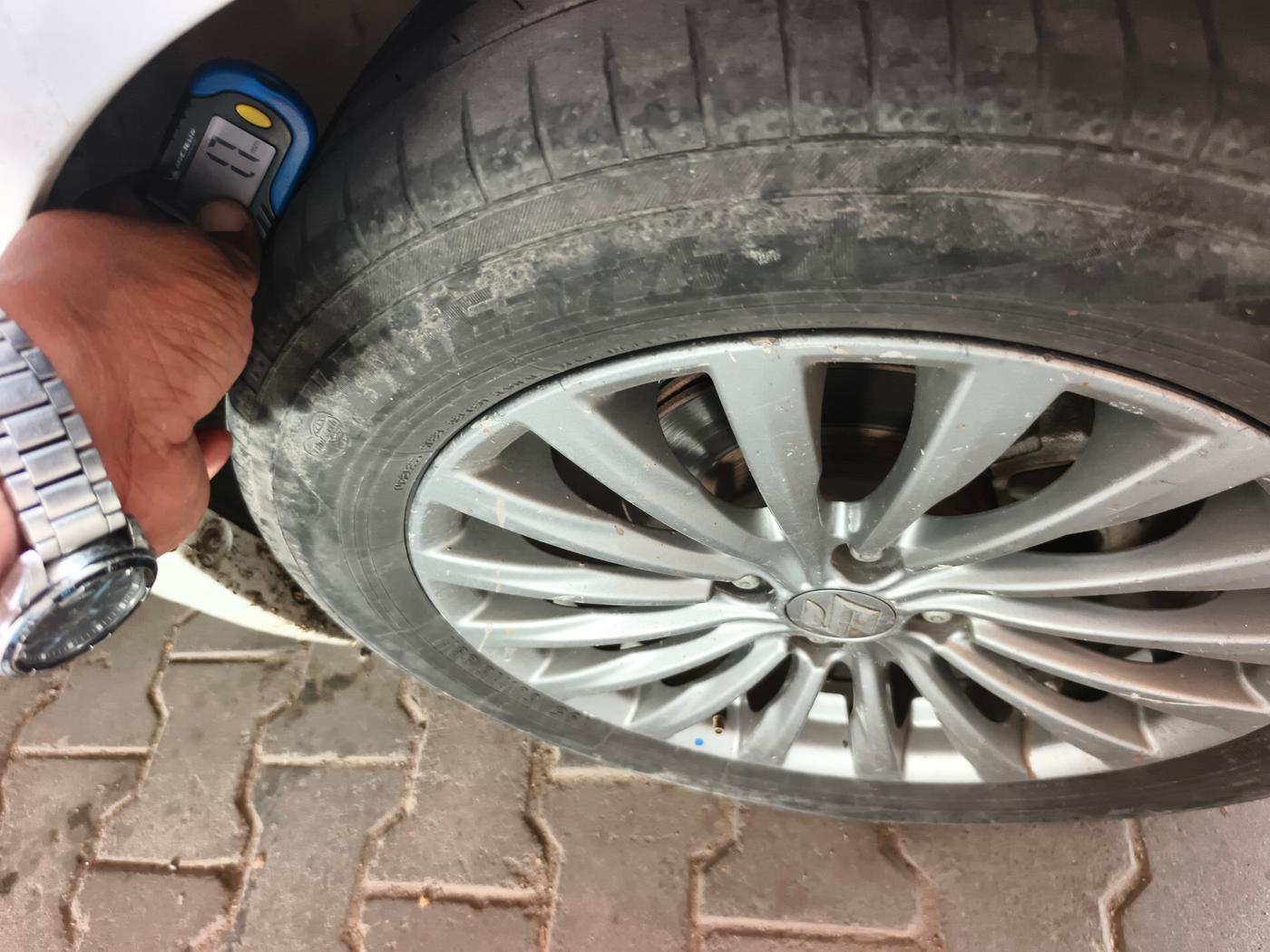 2015 Maruti Ciaz ZXI, Petrol, Manual, 98,000 km, tyre