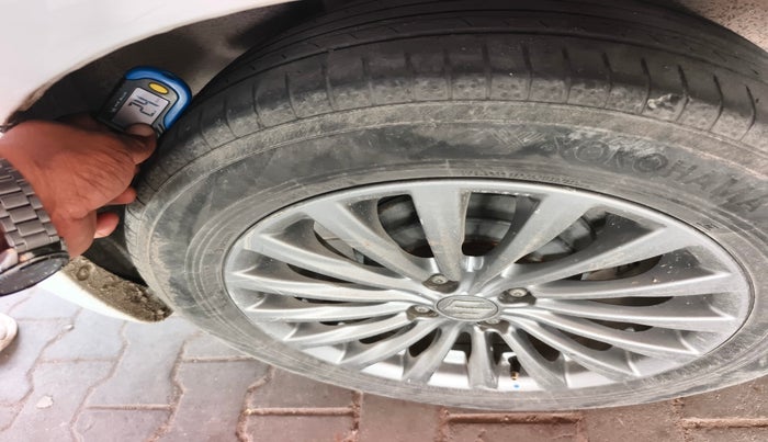 2015 Maruti Ciaz ZXI, Petrol, Manual, 94,739 km, tyre