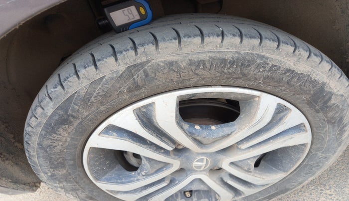 2018 Tata Tiago XZA PETROL, Petrol, Automatic, 50,228 km, tyre