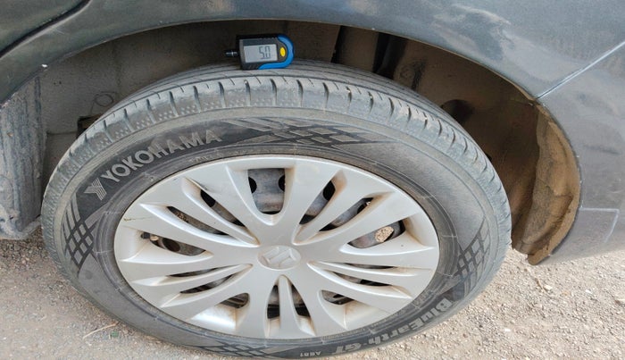 2014 Maruti Ertiga VXI CNG, Petrol, Manual, 1,37,344 km, tyre