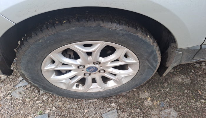 2013 Ford Ecosport TITANIUM 1.5L DIESEL (OPT), Diesel, Manual, 2,03,452 km, tyre