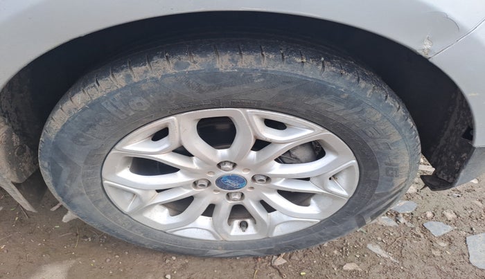 2013 Ford Ecosport TITANIUM 1.5L DIESEL (OPT), Diesel, Manual, 2,03,452 km, tyre
