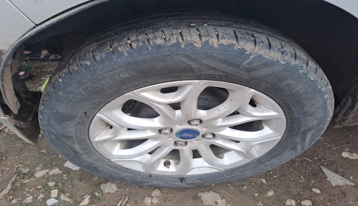 2013 Ford Ecosport TITANIUM 1.5L DIESEL (OPT), Diesel, Manual, 2,03,452 km, tyre