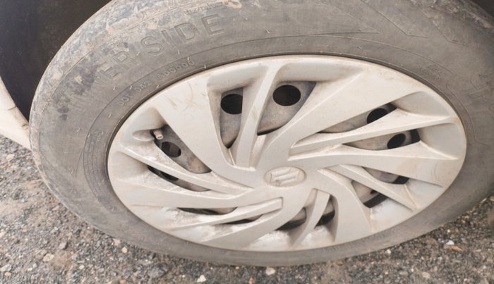 2015 Maruti Ertiga VXI CNG, Petrol, Manual, 1,22,859 km, tyre