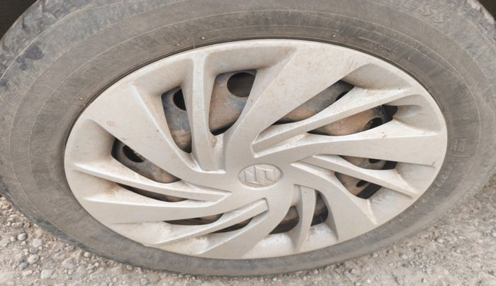 2015 Maruti Ertiga VXI CNG, Petrol, Manual, 1,22,859 km, tyre