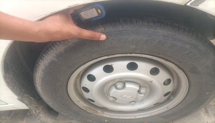 2013 Hyundai i10 ERA 1.1, Petrol, Manual, 27,987 km, tyre