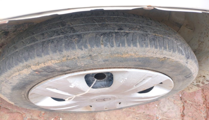 2012 Maruti Wagon R 1.0 VXI, Petrol, Manual, 1,06,017 km, tyre