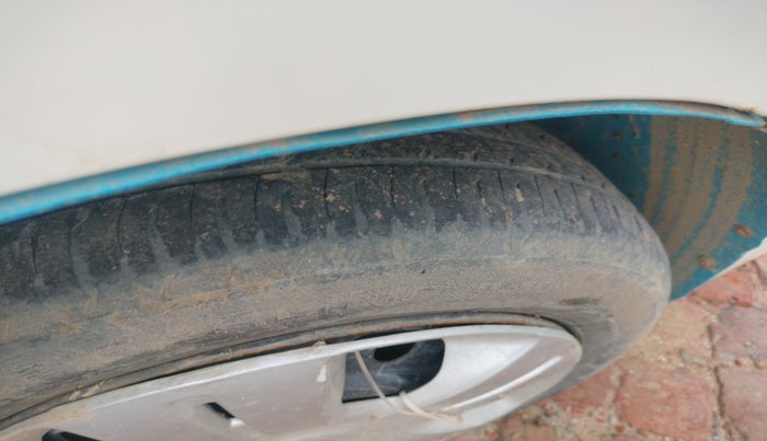2012 Maruti Wagon R 1.0 VXI, Petrol, Manual, 1,06,017 km, tyre