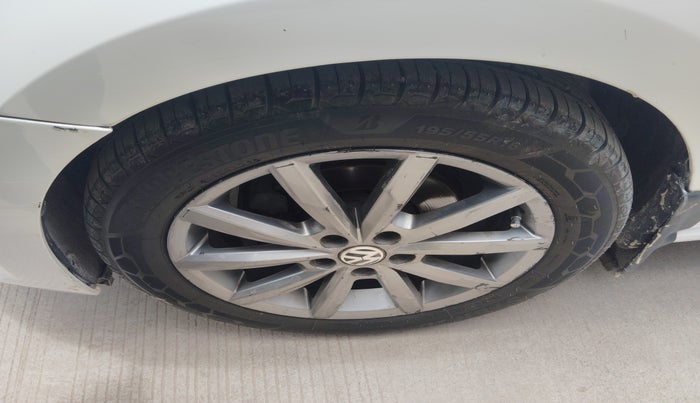 2019 Volkswagen Polo HIGHLINE PLUS 1.0 16 ALLOY, Petrol, Manual, 1,22,966 km, tyre