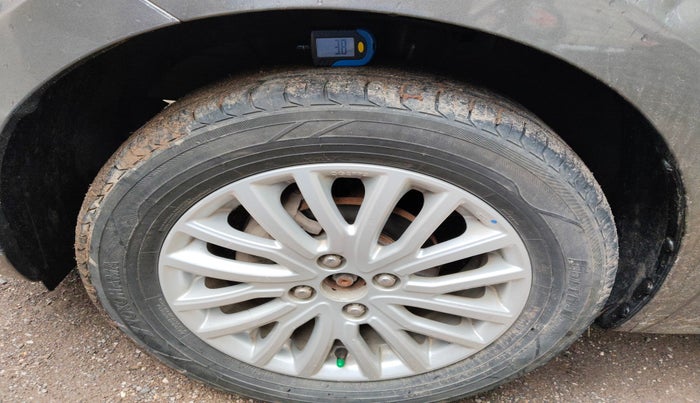 2018 Maruti Dzire ZDI, Diesel, Manual, 98,638 km, tyre