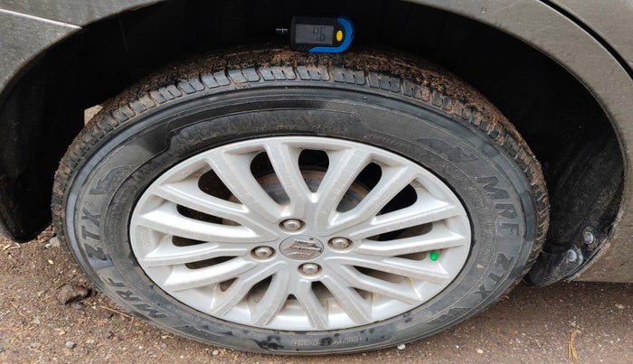 2018 Maruti Dzire ZDI, Diesel, Manual, 98,638 km, tyre