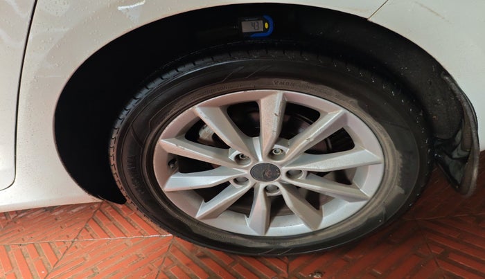 2015 Skoda Octavia 2.0 TDI CR STYLE PLUS AT, Diesel, Automatic, 1,30,767 km, tyre