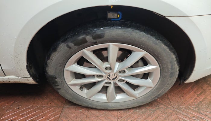 2015 Skoda Octavia 2.0 TDI CR STYLE PLUS AT, Diesel, Automatic, 1,30,767 km, tyre