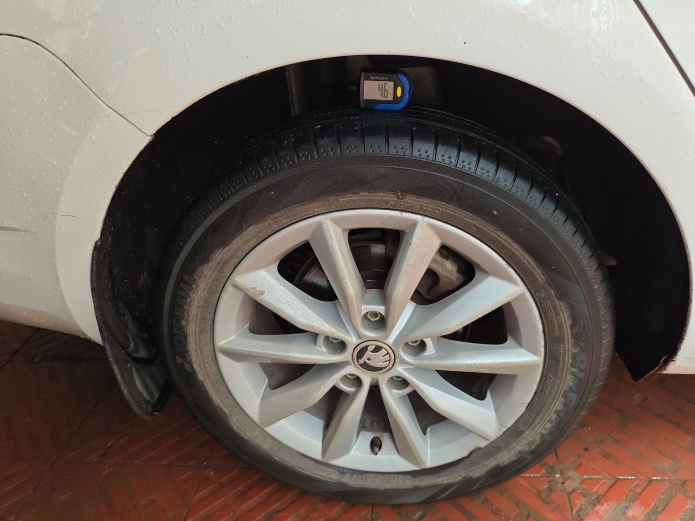 2015 Skoda Octavia 2.0 TDI CR STYLE PLUS AT, Diesel, Automatic, 1,30,767 km, tyre