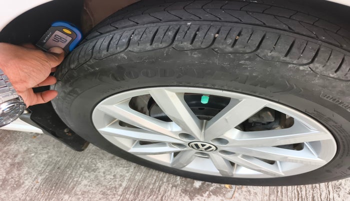 2017 Volkswagen Vento HIGHLINE PLUS 1.5 AT 16 ALLOY, Diesel, Automatic, 98,444 km, tyre