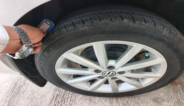 2017 Volkswagen Vento HIGHLINE PLUS 1.5 AT 16 ALLOY, Diesel, Automatic, 98,444 km, tyre