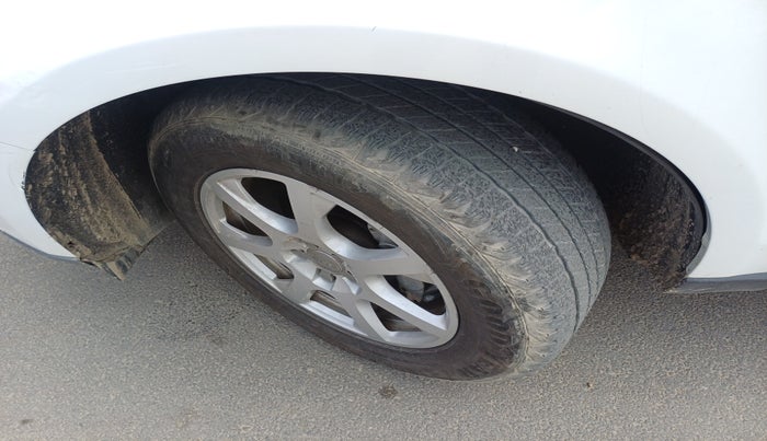 2013 Audi Q5 2.0 TDI QUATTRO, Diesel, Automatic, 1,13,619 km, tyre