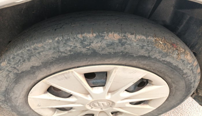2010 Maruti SX4 VXI, Petrol, Manual, 93,166 km, tyre
