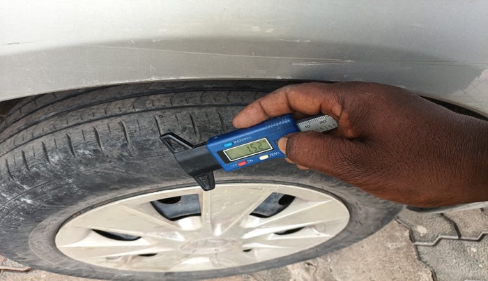2010 Maruti SX4 VXI, Petrol, Manual, 93,166 km, tyre