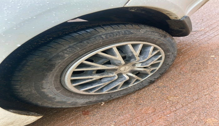 2012 Maruti Swift Dzire LDI, Diesel, Manual, 1,50,589 km, tyre