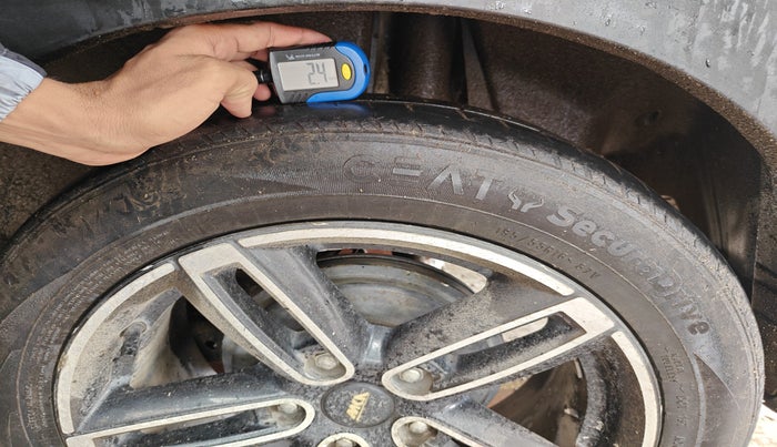 2020 Maruti XL6 ALPHA AT, Petrol, Automatic, 1,08,703 km, tyre