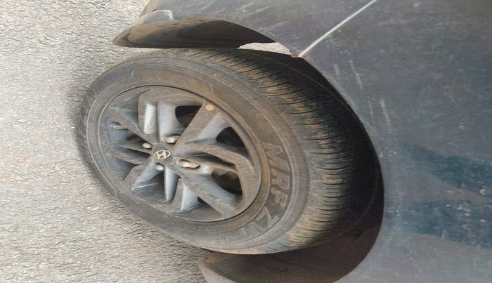 2020 Hyundai GRAND I10 NIOS SPORTZ AMT 1.2 KAPPA VTVT, Petrol, Automatic, 1,30,000 km, tyre