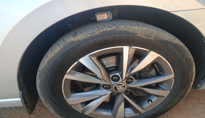 2022 Skoda SLAVIA STYLE 1.5L TSI MT, Petrol, Manual, 63,000 km, tyre