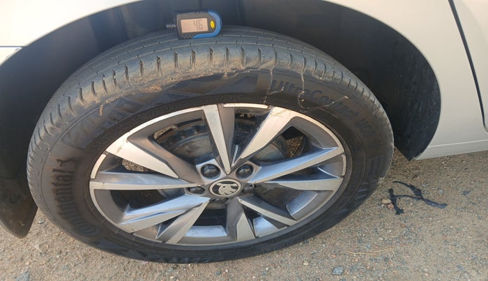 2022 Skoda SLAVIA STYLE 1.5L TSI MT, Petrol, Manual, 63,000 km, tyre