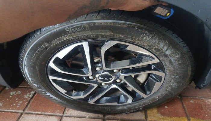 2022 KIA CARENS LUXURY PLUS 1.5 DIESEL 6 STR, Diesel, Manual, 7,511 km, tyre