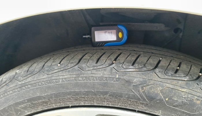 2022 Tata ALTROZ XZA, Petrol, Automatic, 21,922 km, tyre