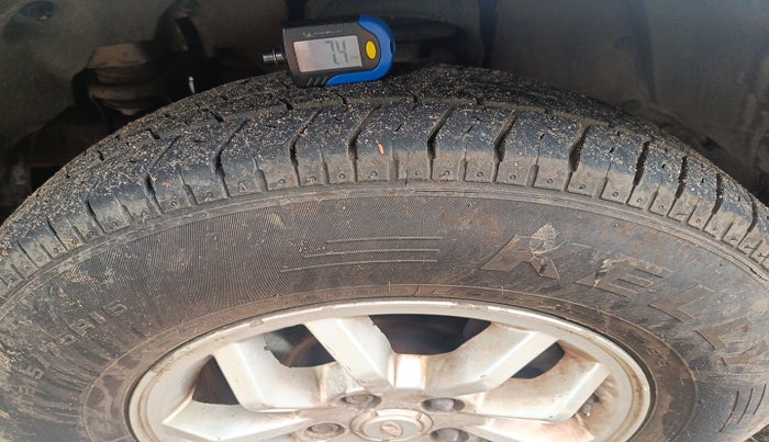 2016 Mahindra TUV300 T8, Diesel, Manual, 1,50,048 km, tyre